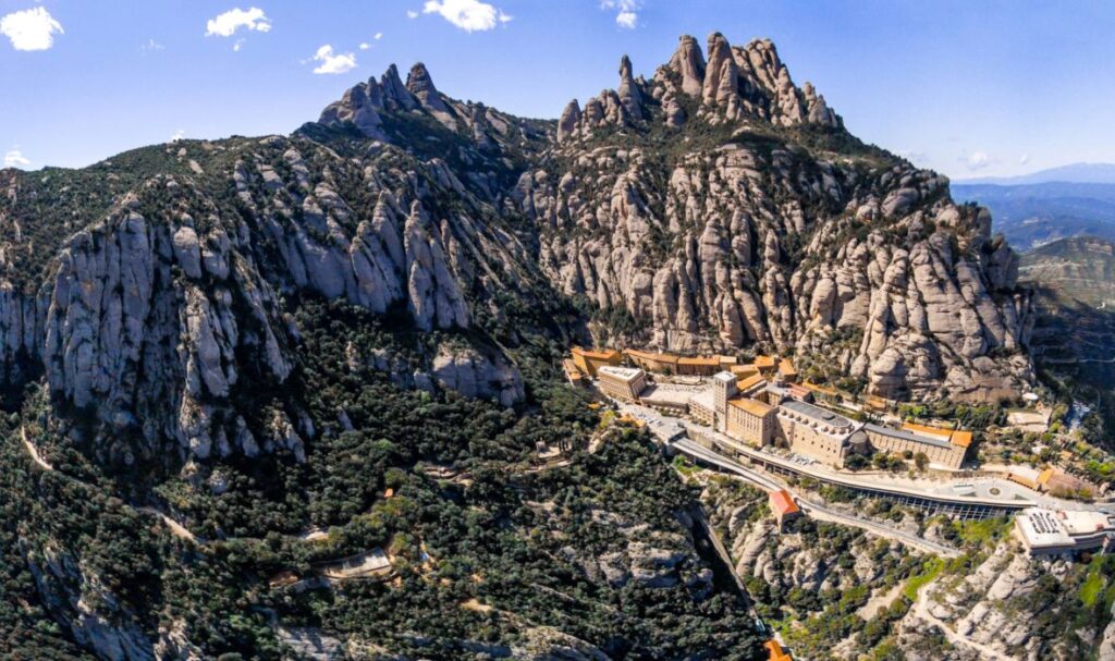 Le parc naturel de la Muntanya de Montserrat : mythique lieu de la Catalogne à visiter lors de votre road trip ! - SIXT