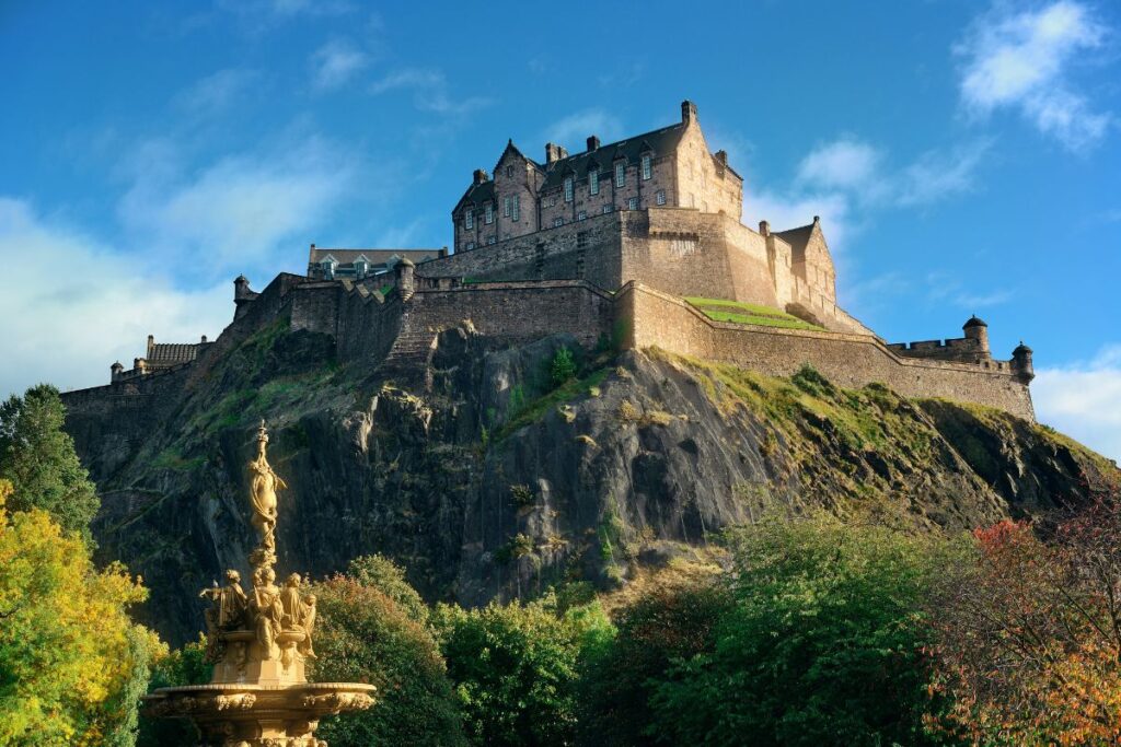 Le château d’Edimbourg, un road trip en Écosse couronné de succès ! - SIXT