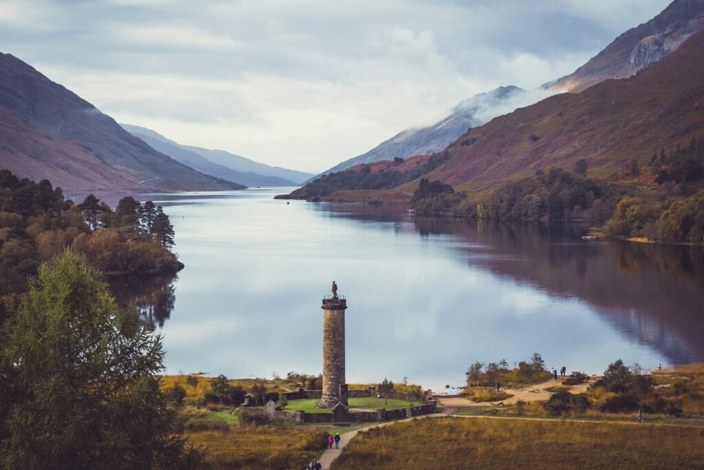 Continuez votre voyage dans le monde d’Harry Potter au Loch Shiel ! - SIXT